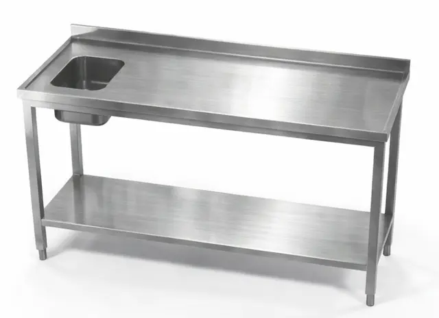 Rustfri benk med 5cm oppkant Inkludert vulstkant og hylle. 