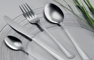 Kitchen line Høyglanspolert rustfritt stål.