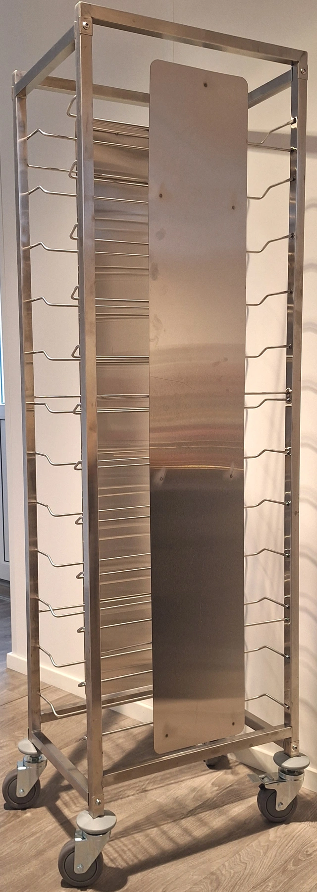 Brettvogn med sidepanel 12 stk 1/1 GN eller 34x44 cm 